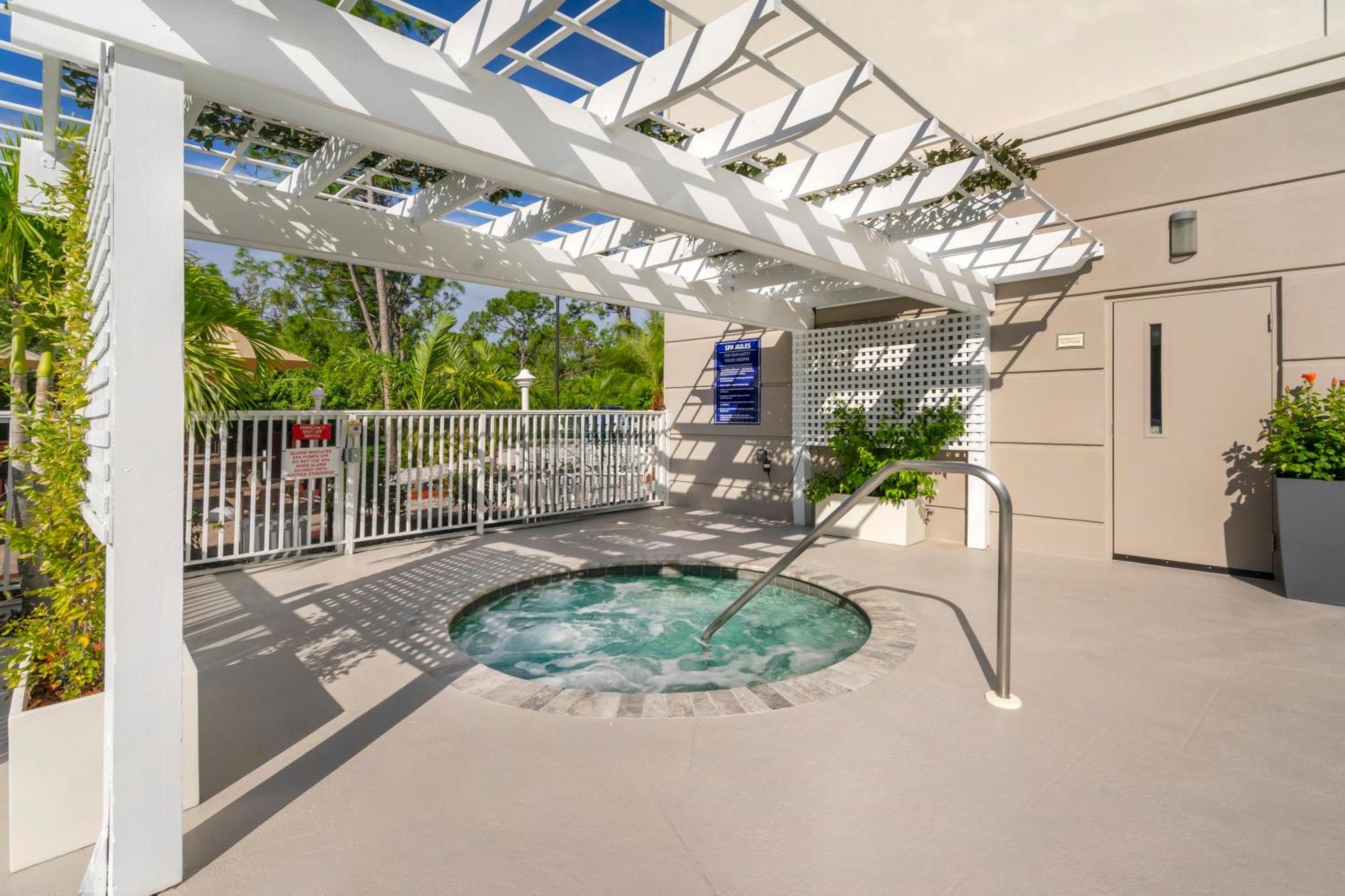 Comfort Inn & Suites Port Charlotte-Punta Gorda מראה חיצוני תמונה