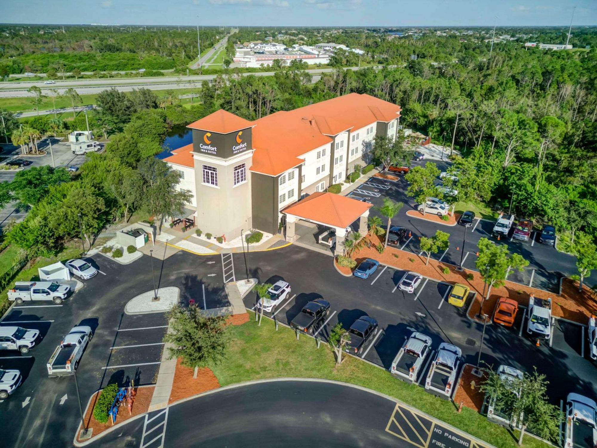 Comfort Inn & Suites Port Charlotte-Punta Gorda מראה חיצוני תמונה